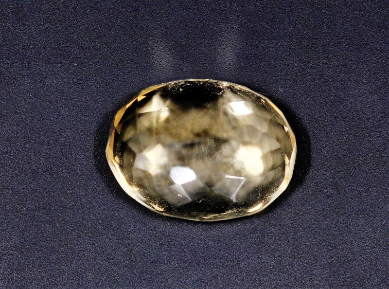 251711 Golden Topaz stone (Citrine/Sunehla) - 7.10 Carat Weight - Origin India