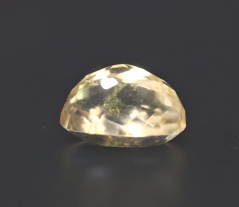 251711 Golden Topaz stone (Citrine/Sunehla) - 7.10 Carat Weight - Origin India