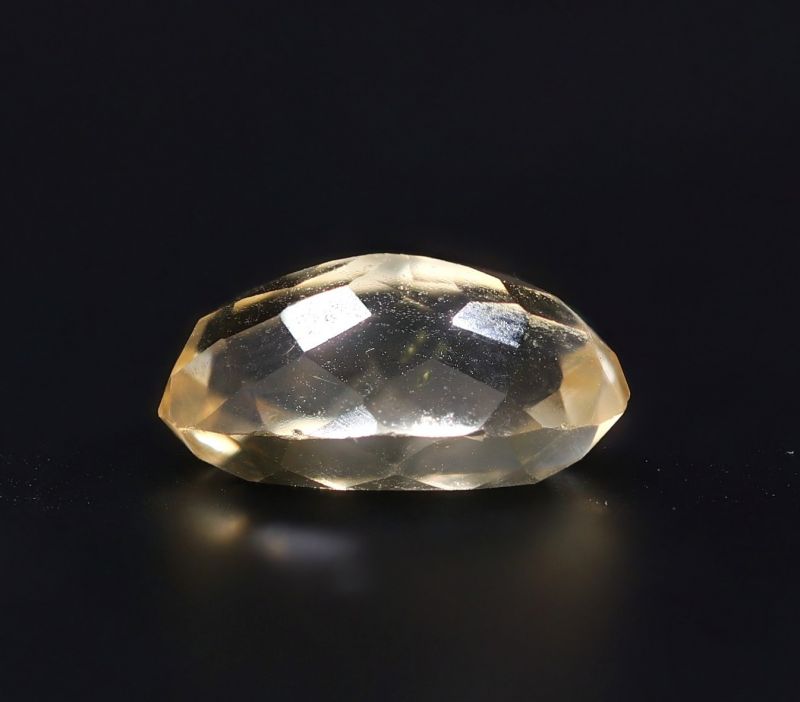 251712 Golden Topaz stone (Citrine/Sunehla) - 4.20 Carat Weight - Origin India