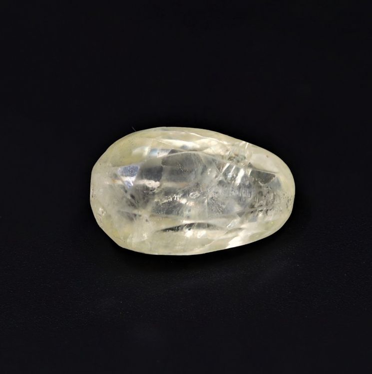 Yellow Sapphire Gemstone  Pukhraj Ratan  4.00 Carat Weight  Origin Sri Lanka 722015