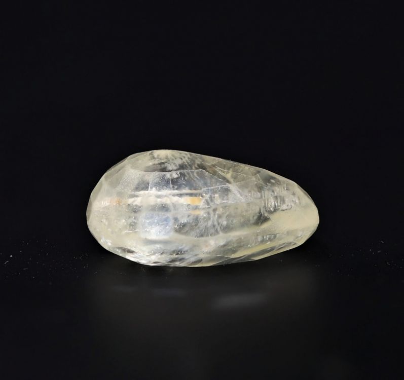 Yellow Sapphire Gemstone  Pukhraj Ratan  4.00 Carat Weight  Origin Sri Lanka 722015